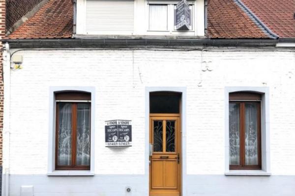 Maison mitoyenne en très bon état bâtie sur un beau terrain 