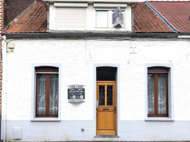 Maison mitoyenne en très bon état bâtie sur un beau terrain 