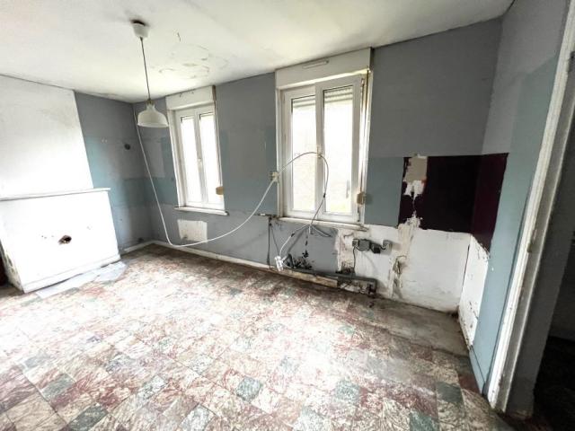 Maison semi individuelle de 83m2 environ bâtie sur 109m2! 